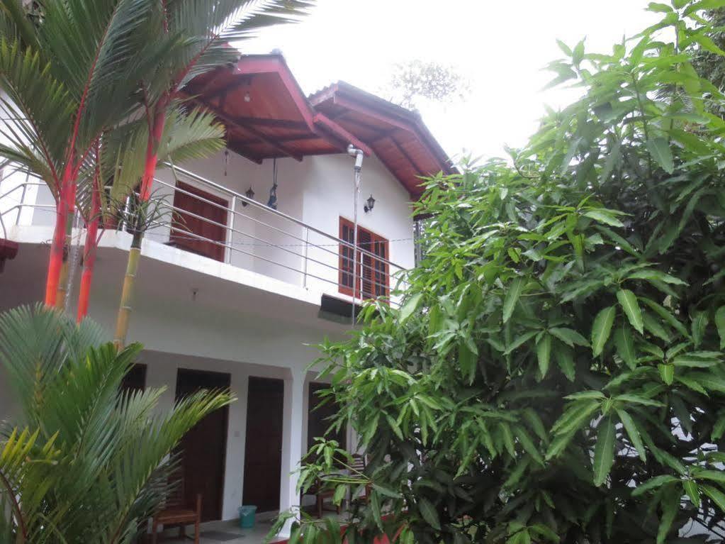 Jungle Holiday Home Hikkaduwa Exterior foto