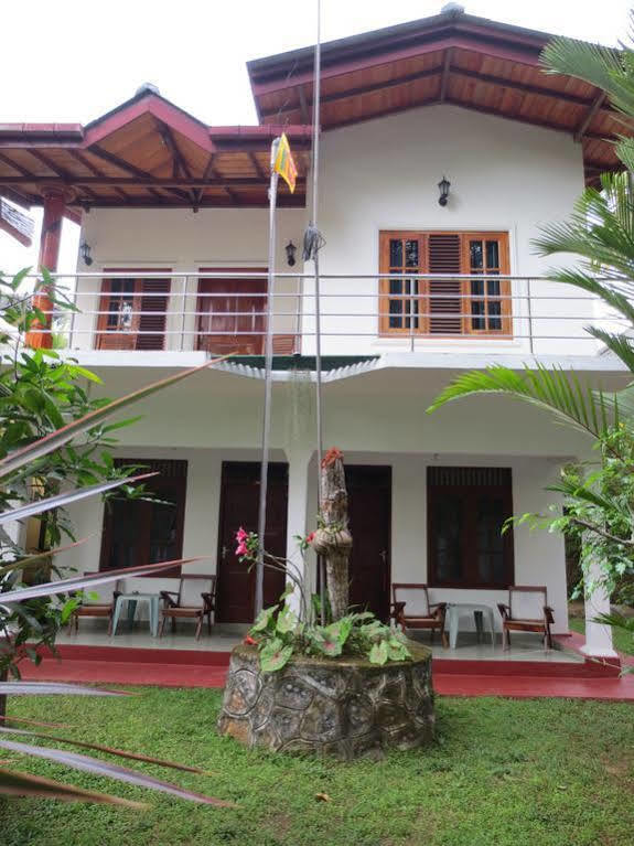 Jungle Holiday Home Hikkaduwa Exterior foto