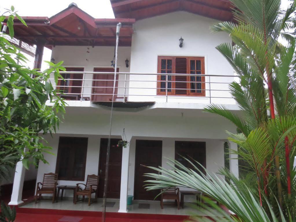 Jungle Holiday Home Hikkaduwa Exterior foto